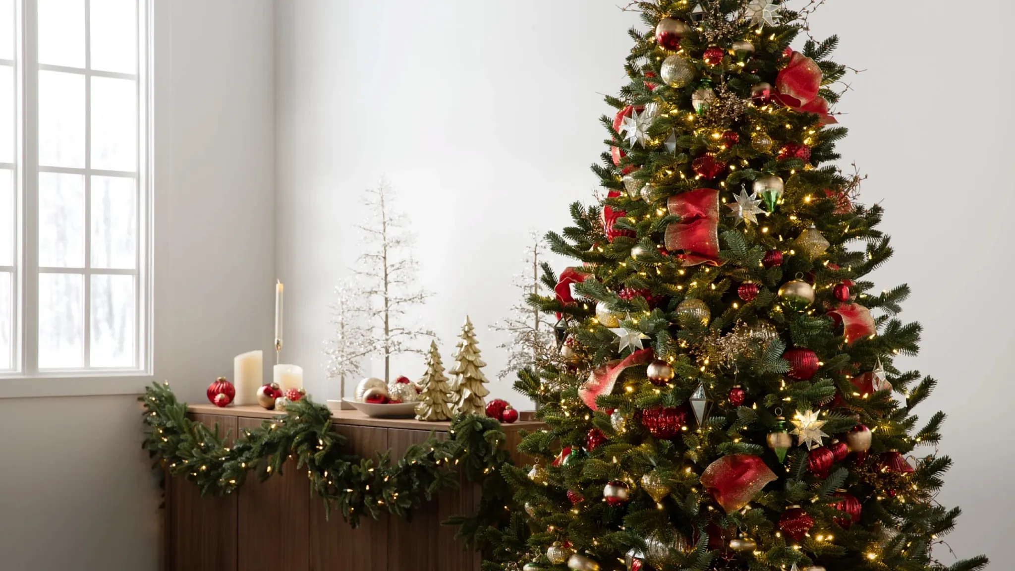 Light Bulbs Shop -Light Bulbs Shop 03 BH Fraser Fir Flip BHUS Holiday Campaign 2020 02 Mobile Homepage Zoom BG