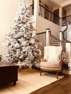 Vickerman Pre-Lit Artificial Christmas Tree With Pine Cones (383759) -Light Bulbs Shop 121954md