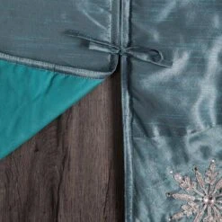 Vickerman Tree Skirt (659762) -Light Bulbs Shop 659762closemd